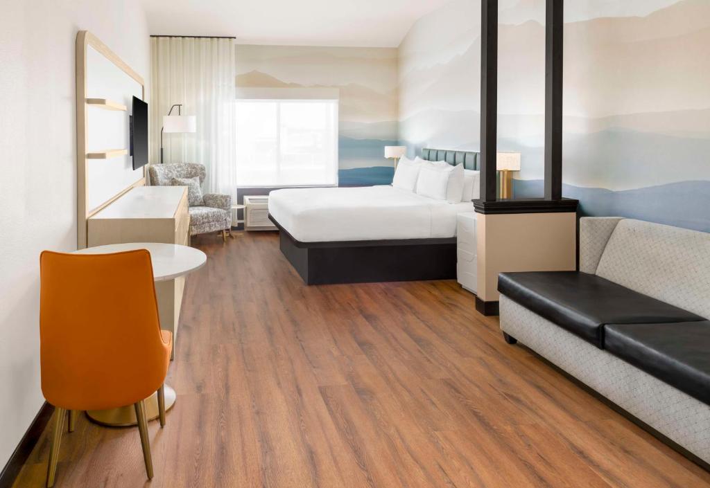Postel nebo postele na pokoji v ubytování DoubleTree by Hilton Phoenix-Gilbert