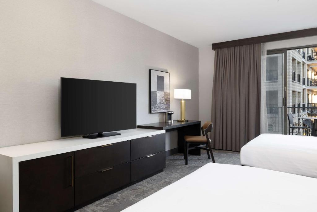 Hilton Promenade Branson Landing - 