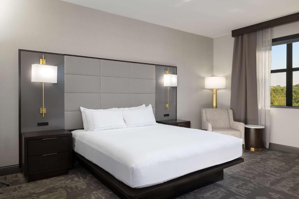 Hilton Promenade Branson Landing - 