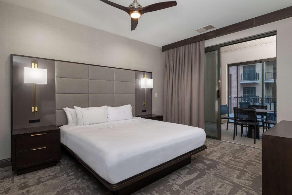 Hilton Promenade Branson Landing - 