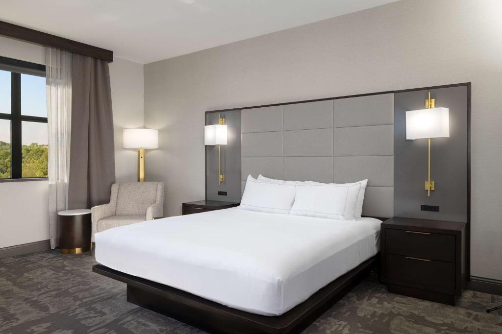 Hilton Promenade Branson Landing - 