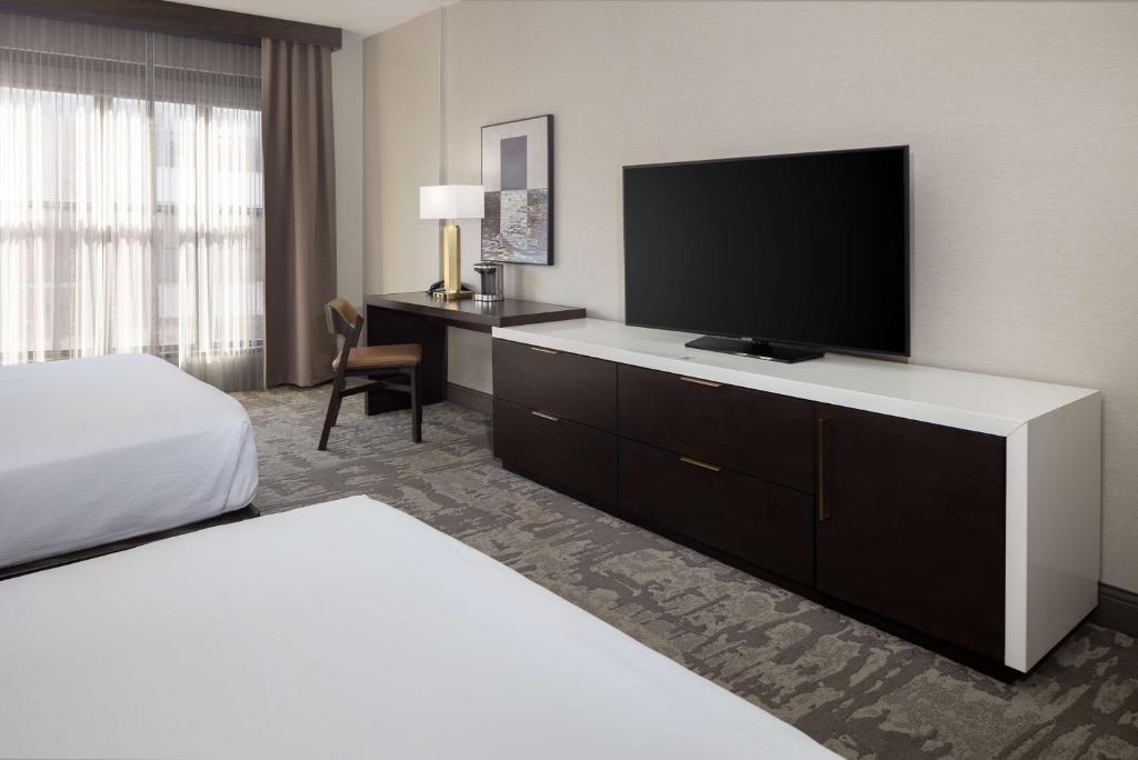 Hilton Promenade Branson Landing - 