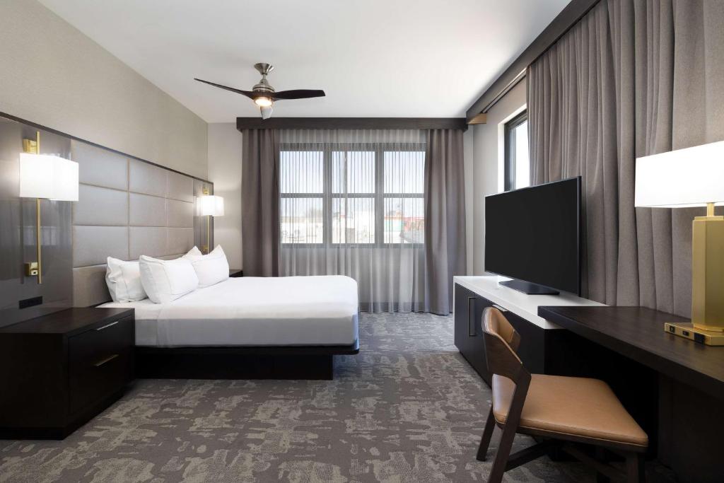 Hilton Promenade Branson Landing - 