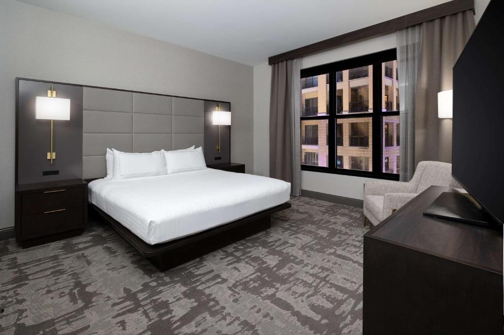 Hilton Promenade Branson Landing - 