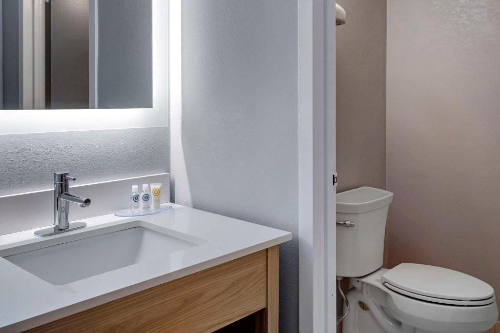 Koupelna v ubytování Comfort Inn Hyannis - Cape Cod