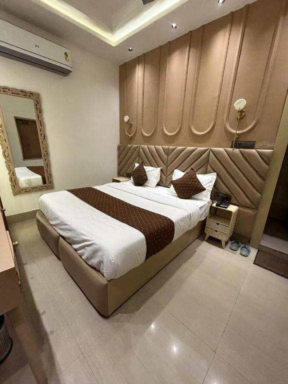 Postel nebo postele na pokoji v ubytování Divine Hotel