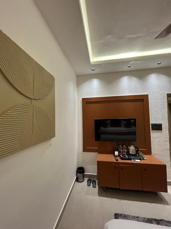 TV a/nebo společenská místnost v ubytování Divine Hotel