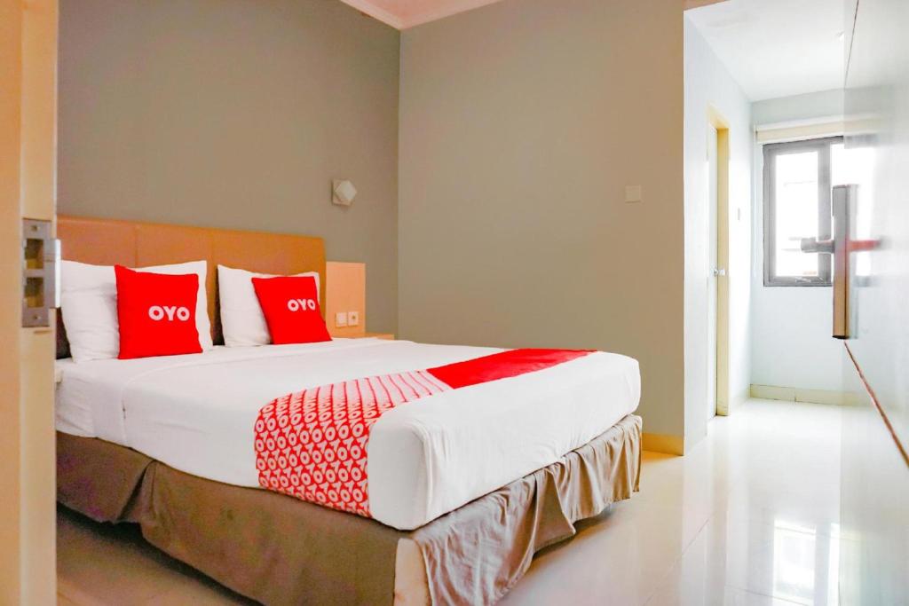Postel nebo postele na pokoji v ubytování Collection O Hotel Antara