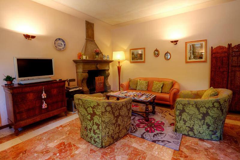 TV a/nebo společenská místnost v ubytování Hotel Castello