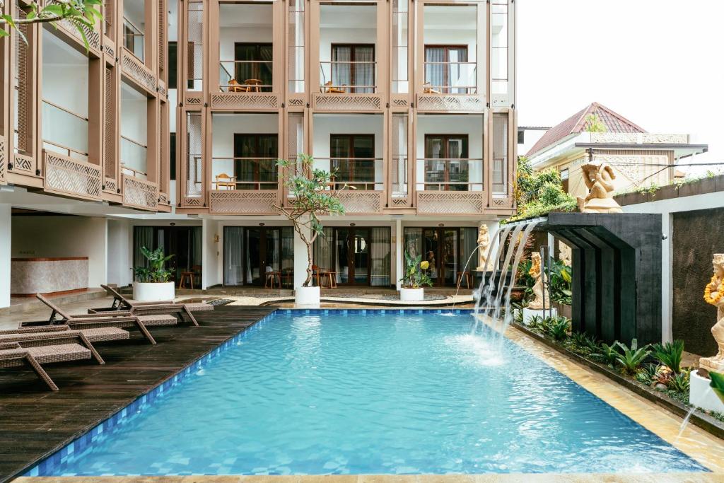 Bazén v ubytování Nadi Hotel Legian nebo v jeho okolí
