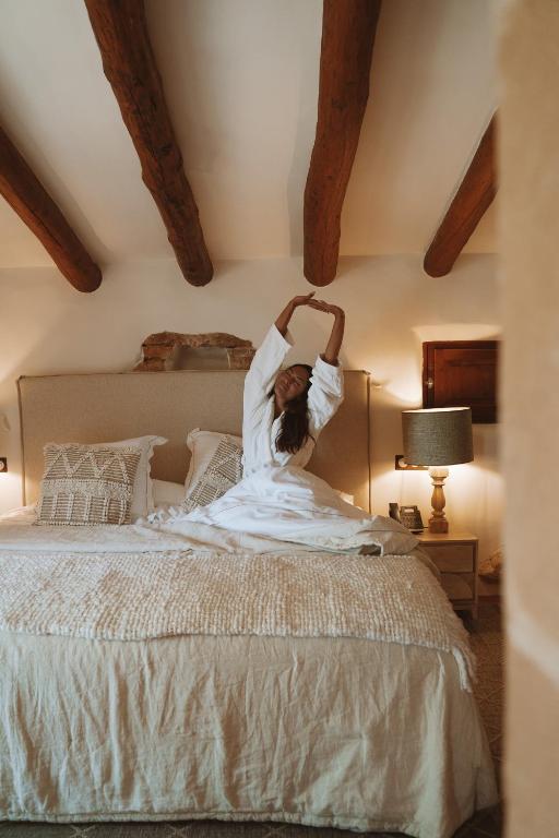 A bed or beds in a room at Reserva Rotana Golf Resort