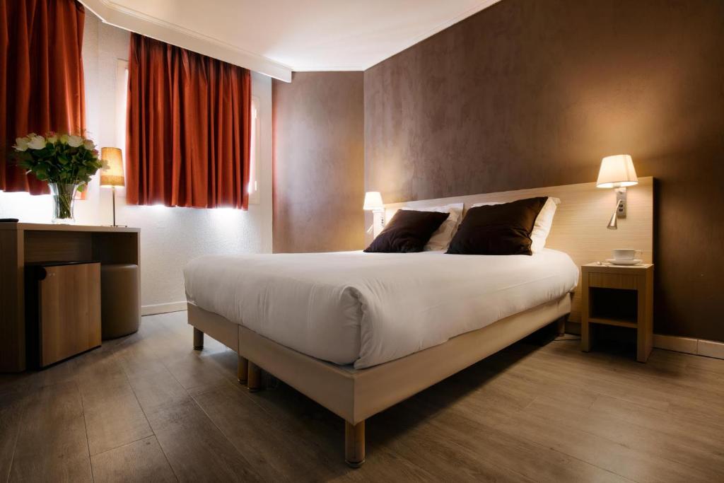 Postel nebo postele na pokoji v ubytování Hôtel de l'Étoile