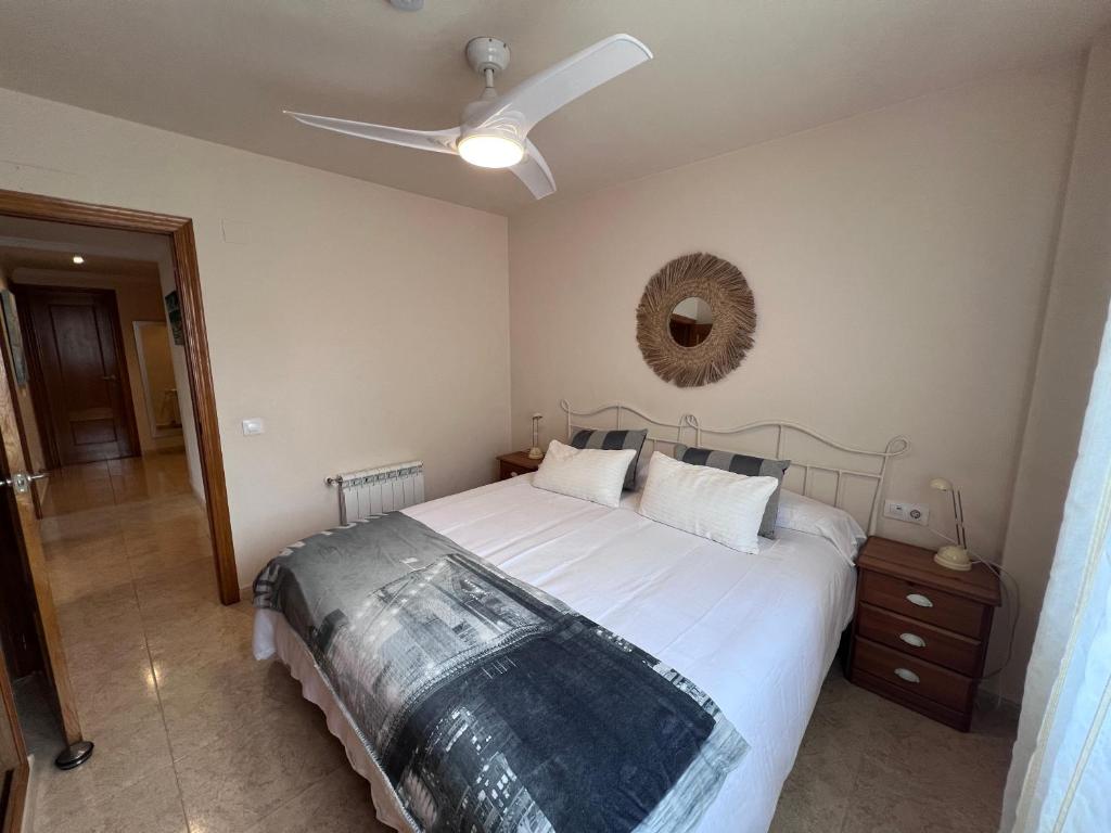 Postel nebo postele na pokoji v ubytování Jávea 2bedroom-beach1 min.walk+swimmingpool+wifi