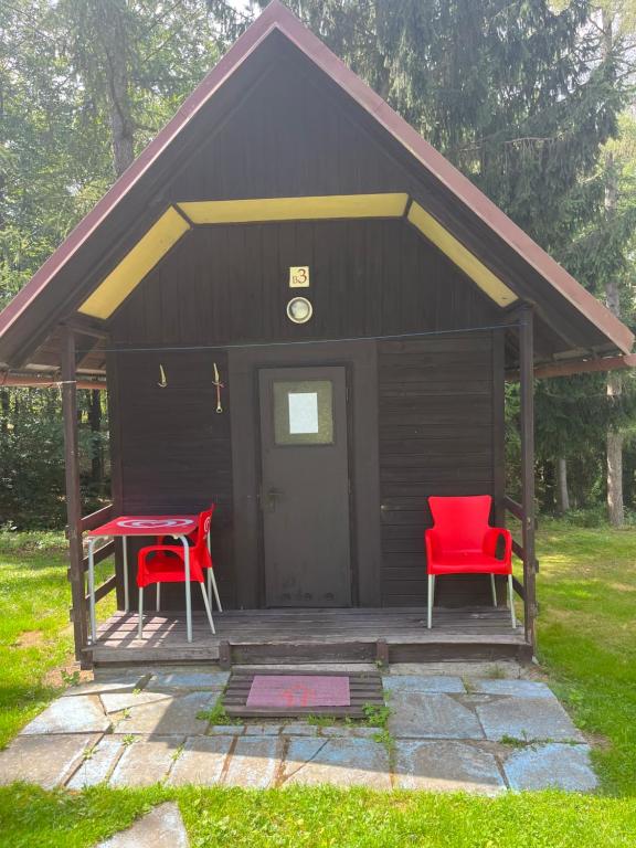 Byggingin sem tjaldsvæðið er í