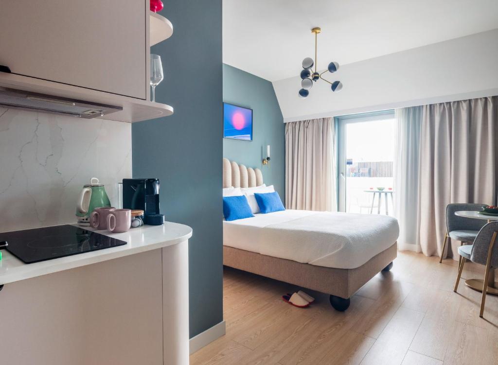 
Medium Studio with Kitchenette and Terrace
