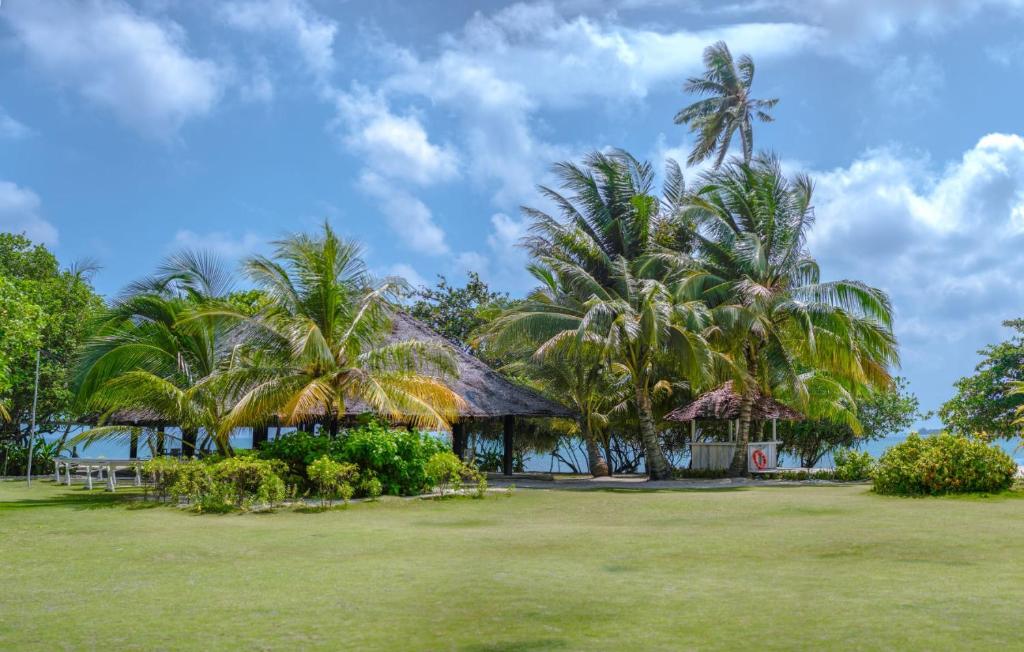 Zahrada ubytování Trikora Beach Club and Resort