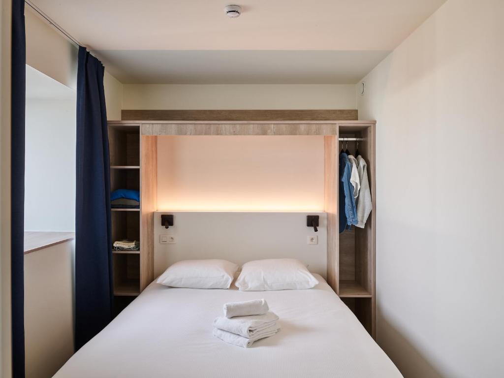 Postel nebo postele na pokoji v ubytování Holiday Suites Zeebrugge