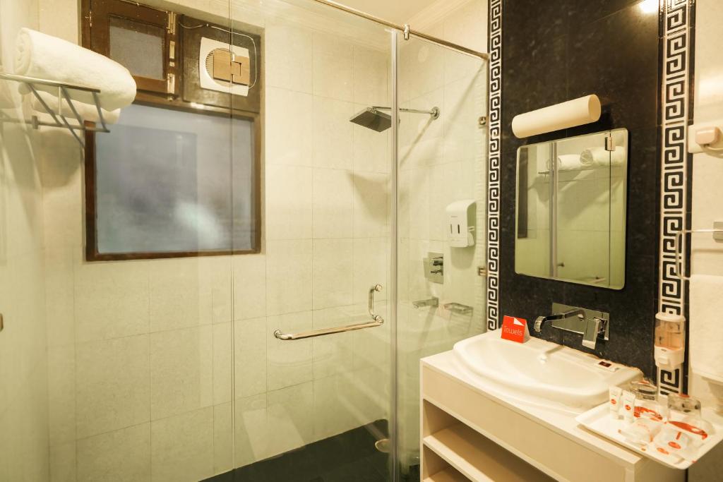 Koupelna v ubytování Zip By Spree Hotels Bella Heights Mcleodganj