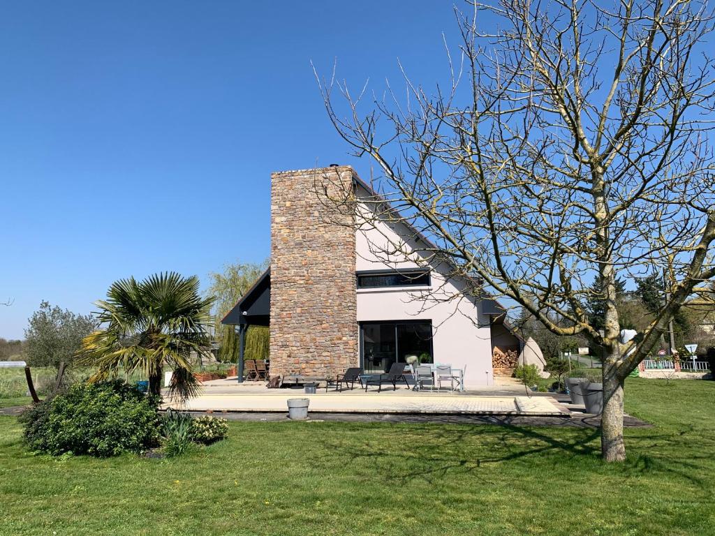 Photo de la galerie de l'établissement Maison avec piscine, à La Chapelle-Saint-Aubin