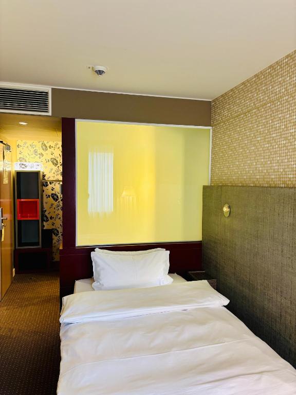 Max Brown Hotel 5th District, part of Sircle Collection - Vintage Douillet