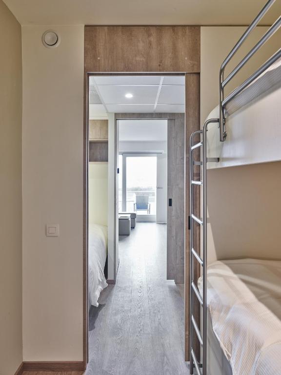 Postel nebo postele na pokoji v ubytování Holiday Suites Zeebrugge