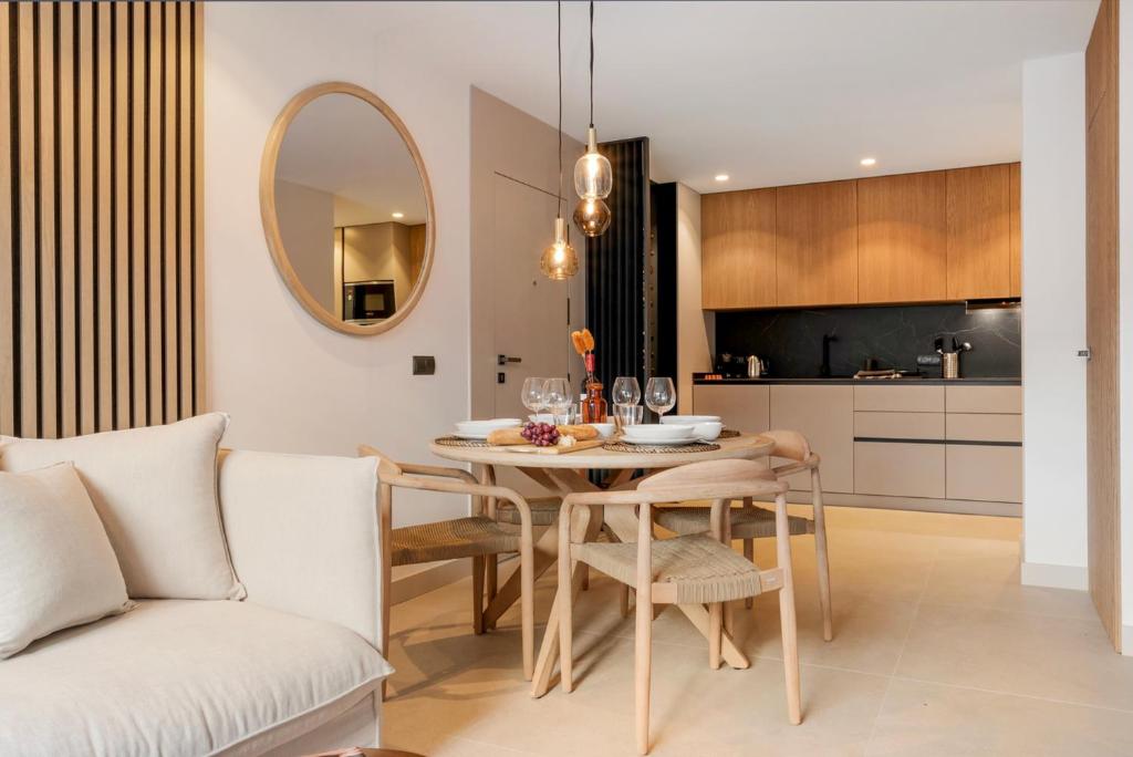 Stylish 2BR in Estepona, Walk to Beach & Old Town