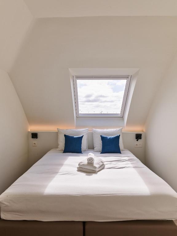 Postel nebo postele na pokoji v ubytování Holiday Suites Zeebrugge