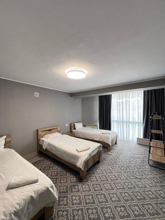 Una cama o camas en una habitación de Cube Guest House OSH
