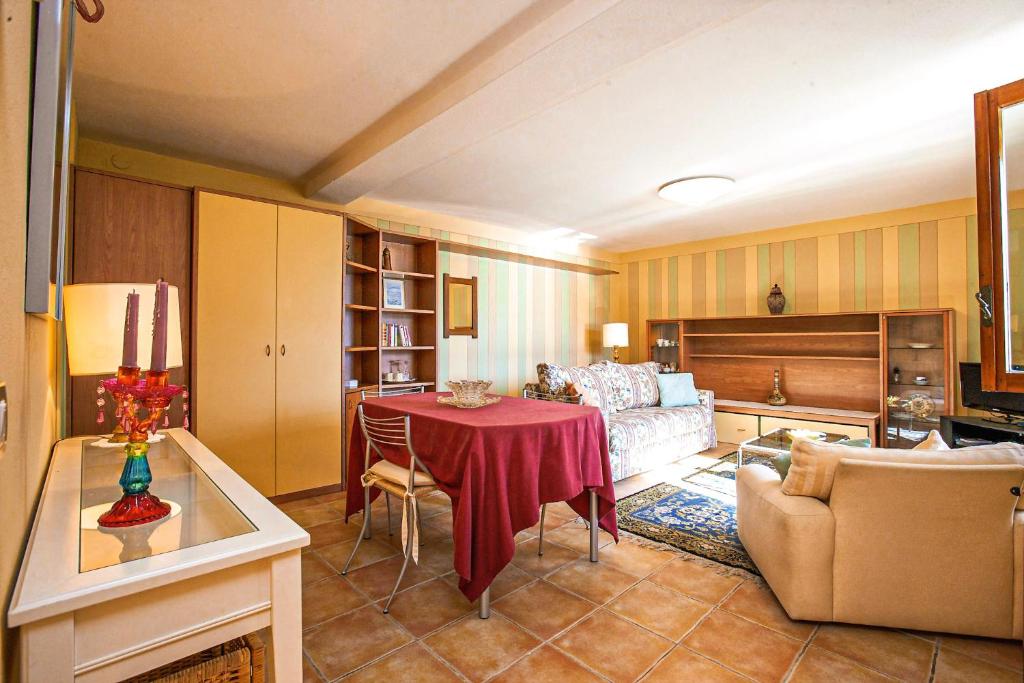 A kitchen or kitchenette at Rustico alla Spiaggia
