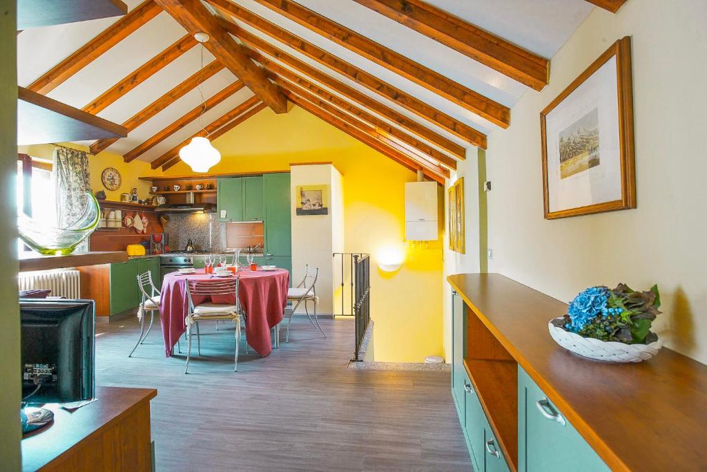 A kitchen or kitchenette at Rustico alla Spiaggia