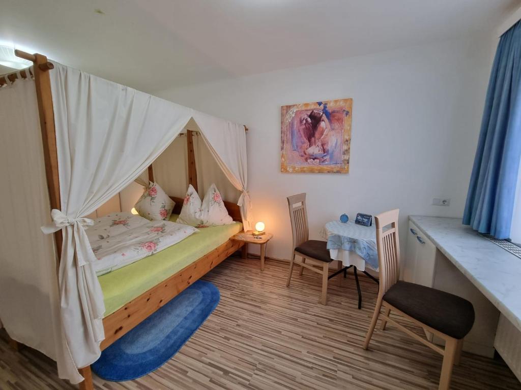 Postel nebo postele na pokoji v ubytování Hotel Sananda-Farm