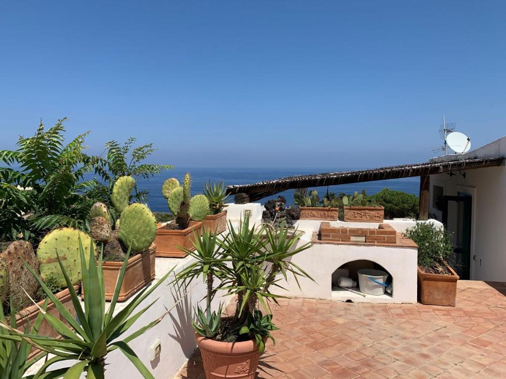 a house with a patio with a pizza oven at Casa Pomelia - in centro a Malfa in Malfa