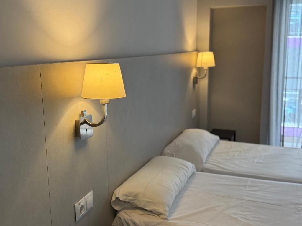 Postel nebo postele na pokoji v ubytování Hotel Bed and Breakfast Benidorm