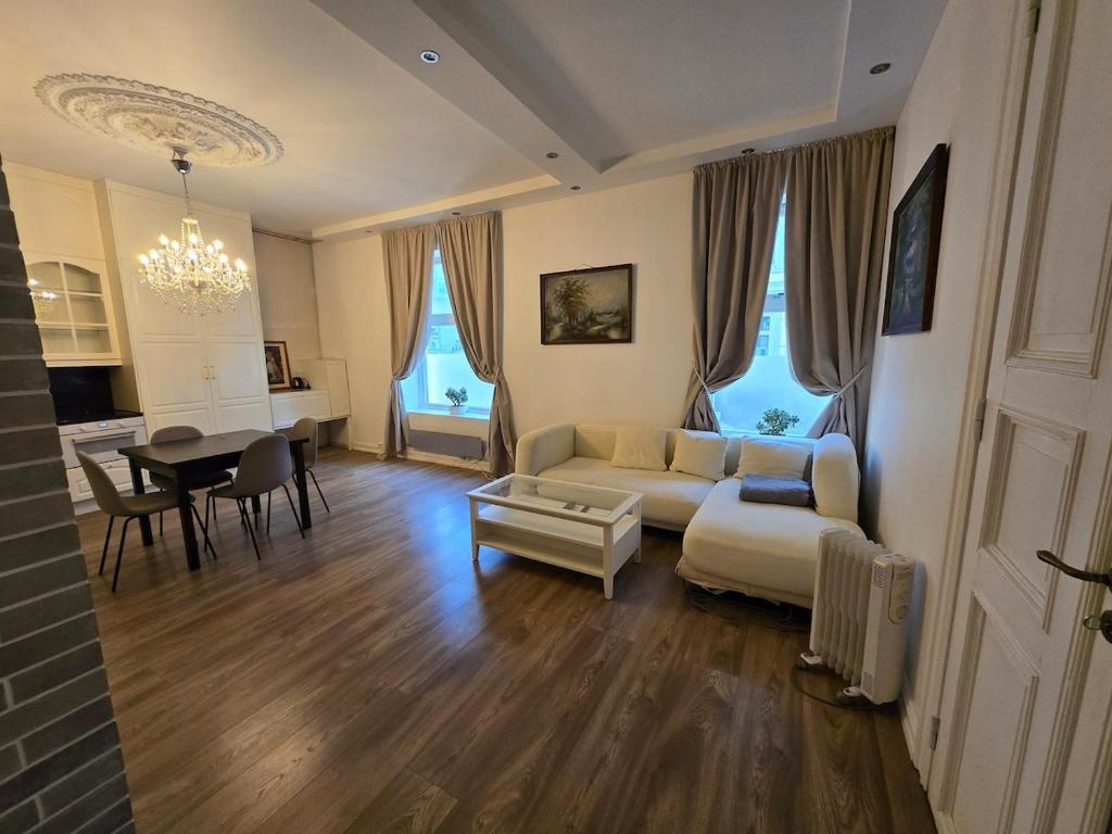 Et opholdsområde på H21D-Central-Cozy Spacious Suits family-3 bedrooms