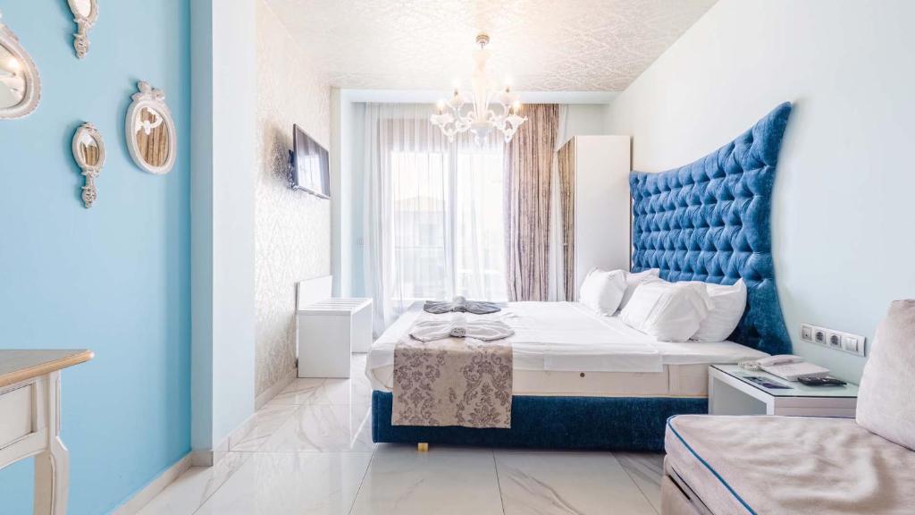 Alpha Luxury Suites - 6