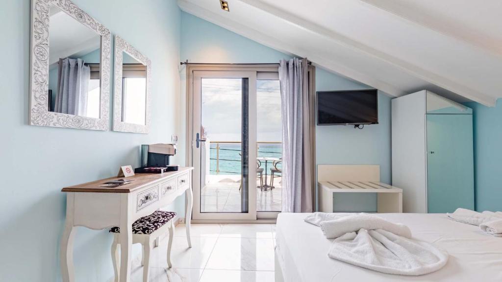 Alpha Luxury Suites - 12