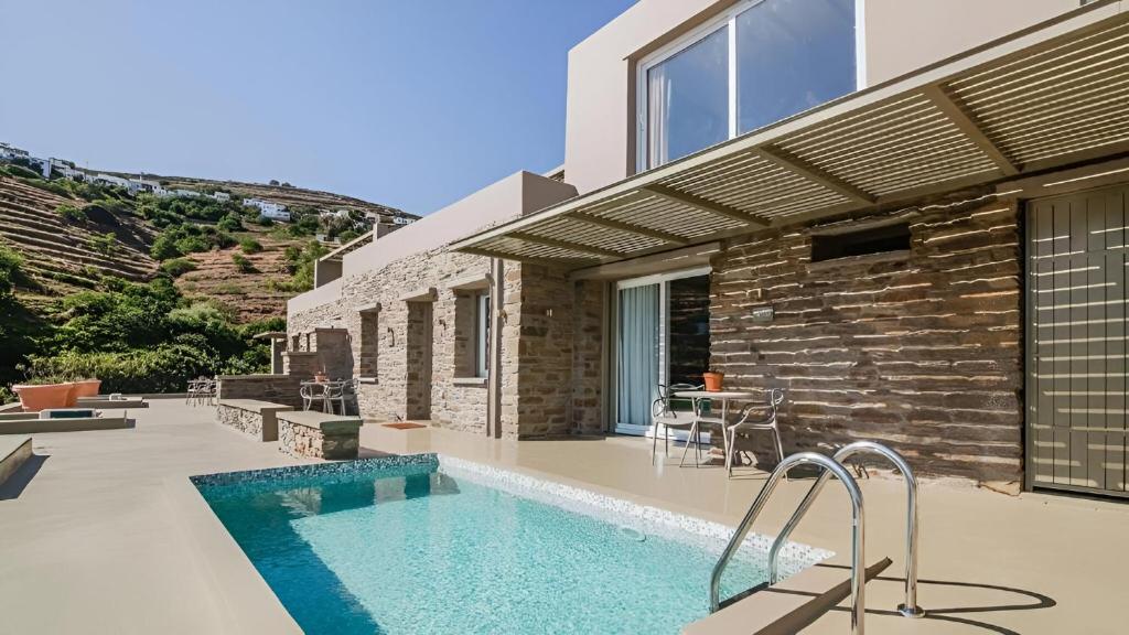 Bazén v ubytování Aeolis Tinos Suites nebo v jeho okolí