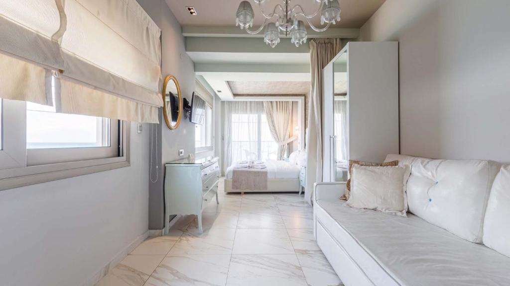 Alpha Luxury Suites - 11