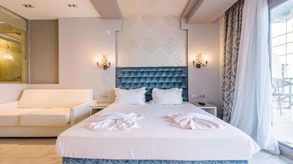 Alpha Luxury Suites - 8