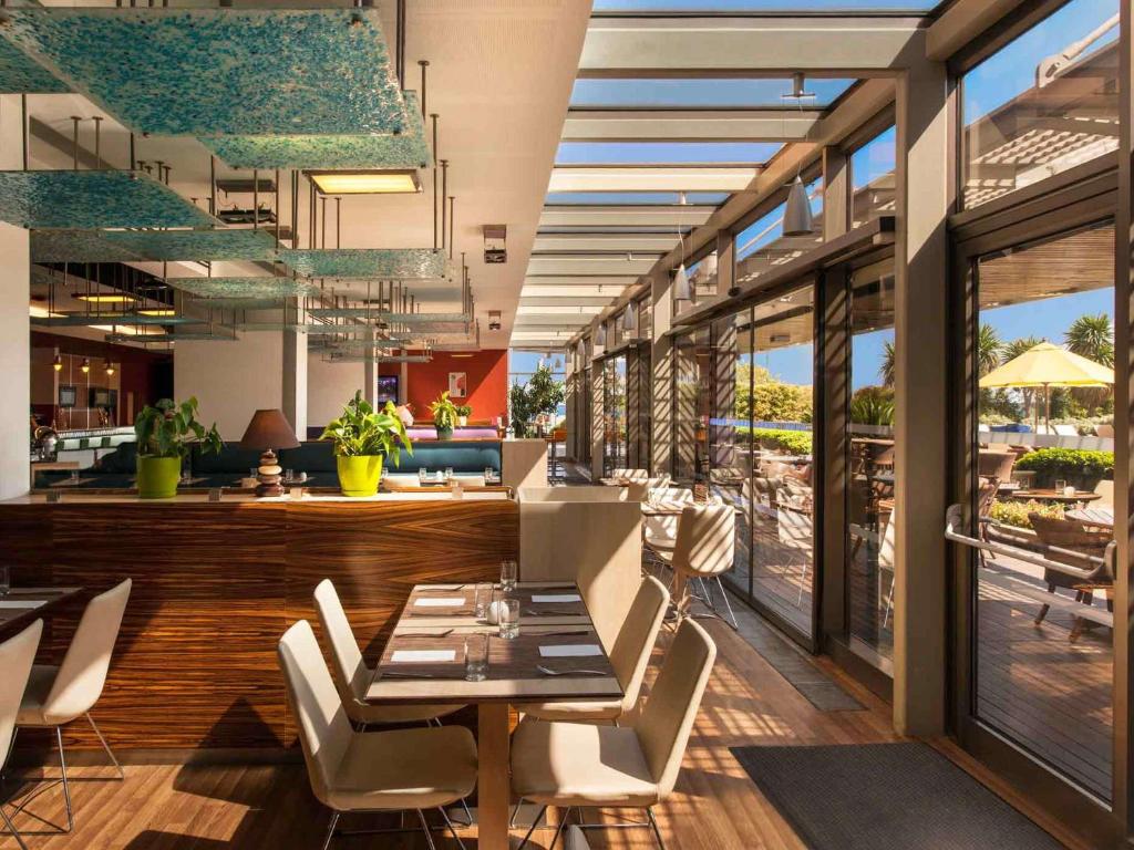 Um restaurante ou outro lugar para comer em Ibis Istanbul Zeytinburnu