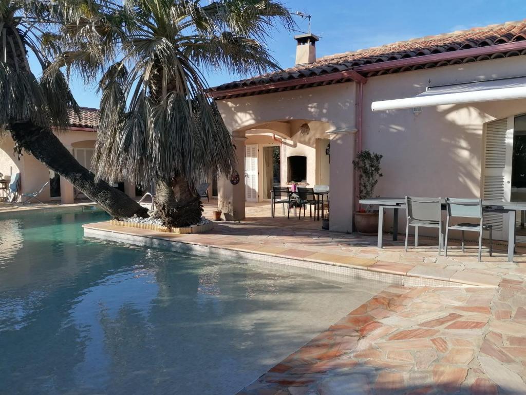 Photo de la galerie de l'établissement Villa de vacances à proximité d'Hyères, à La Crau