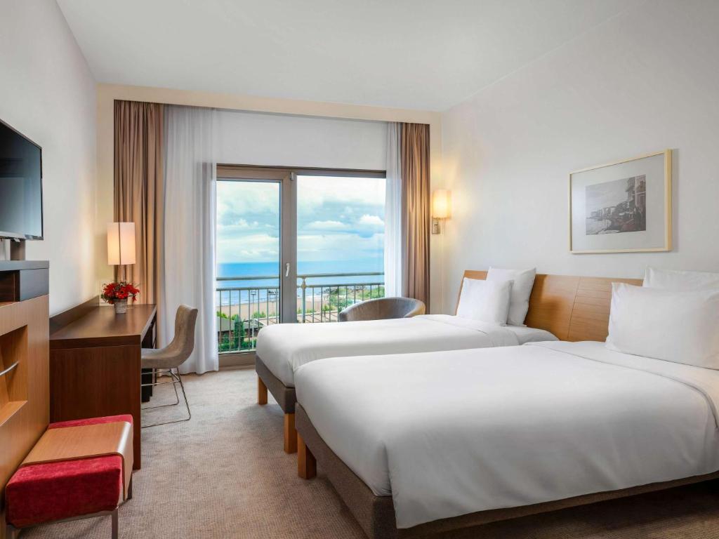 Postel nebo postele na pokoji v ubytování Novotel Trabzon