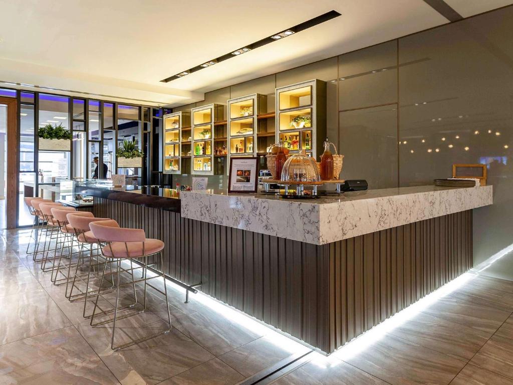 Lounge nebo bar v ubytování Novotel Trabzon