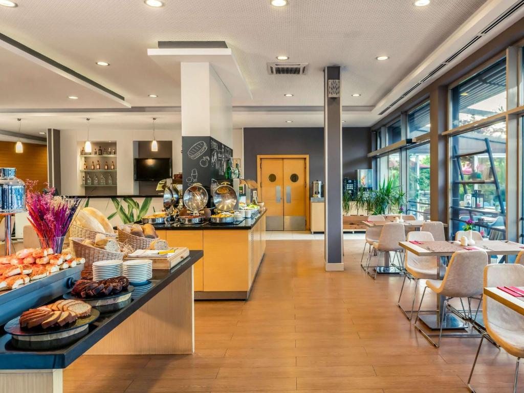 Comida no hotel ou em algum lugar perto