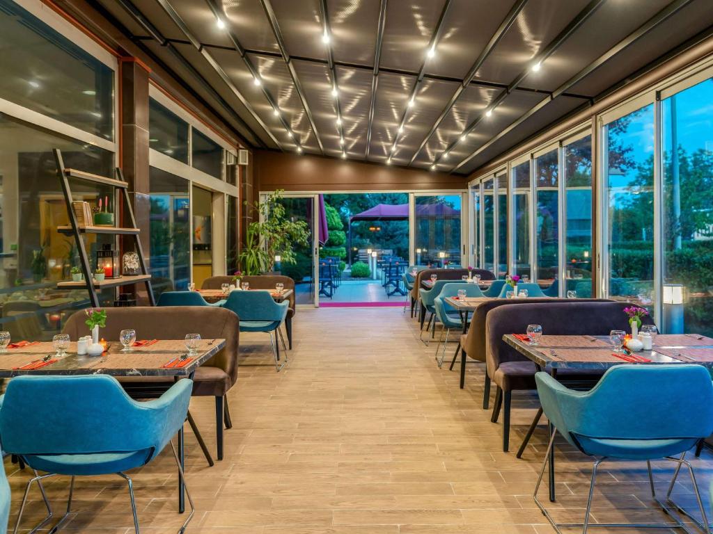 Um restaurante ou outro lugar para comer em Ibis Bursa