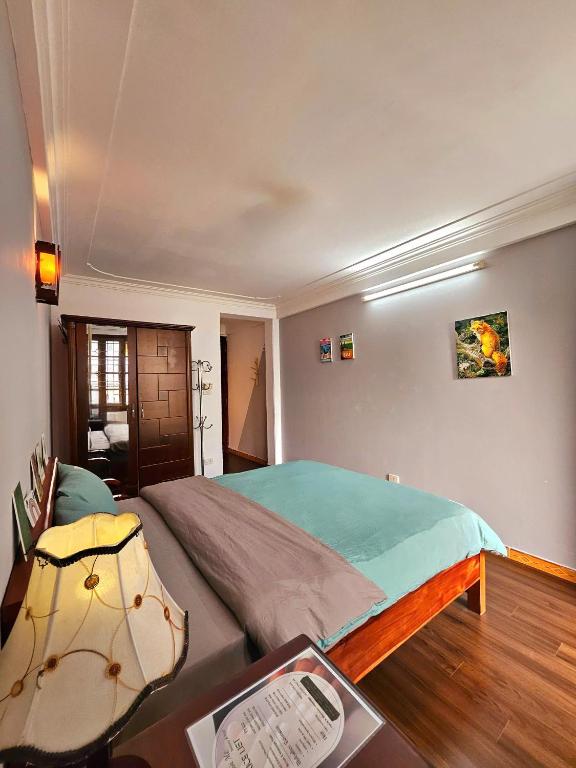 Postel nebo postele na pokoji v ubytování Rainbow HomeStay - No 8 Alley 18B Tong Dan