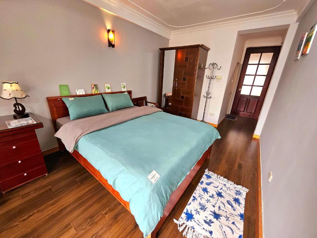 Postel nebo postele na pokoji v ubytování Rainbow HomeStay - No 8 Alley 18B Tong Dan