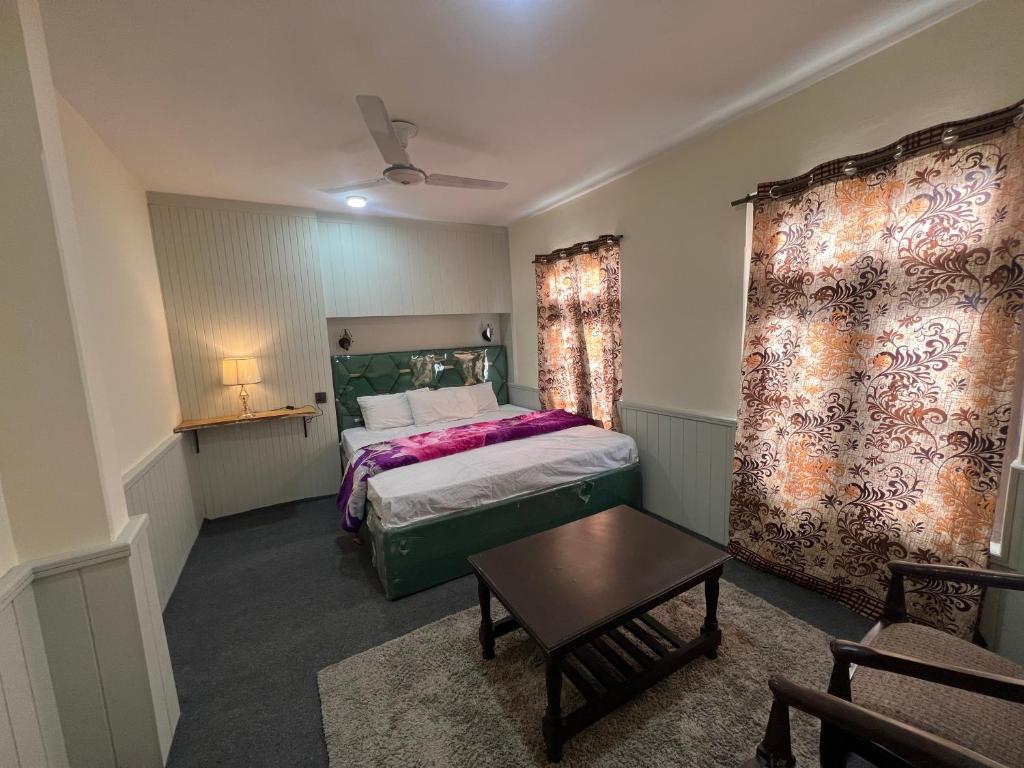 Postel nebo postele na pokoji v ubytování Skardu Lodge