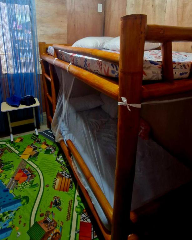 Katil atau katil-katil dalam bilik di J Travel Trail Inn- Bed Space in Hubangon, Mahinog, Camiguin