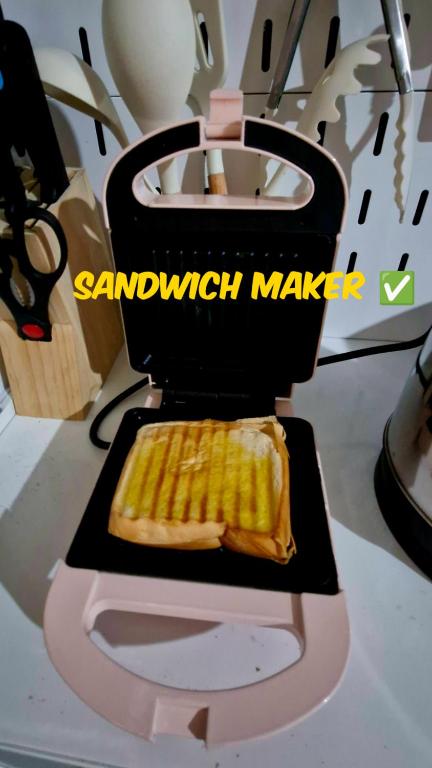 Makanan di atau berdekatan asrama